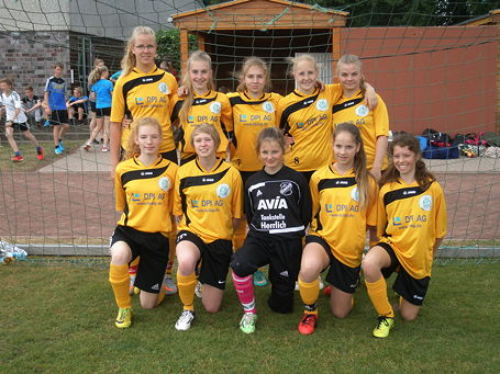 Foto der Mädchen-Fußballmannschaft (WK II) des TGG beim Bezirksentscheid 2015