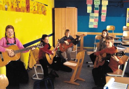 Foto von Teilnehmern der Gitarren-AG