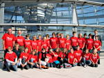 Gruppenfoto vor der Reichstagskuppel
