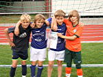 Foto der vier Starter des DFB-Schulprojekts beim Citylauf 2009