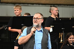 Foto vom Sommerkonzert des TGG auf dem Schulhof (Juli 2021)