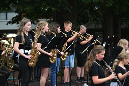 Foto vom Sommerkonzert des TGG auf dem Schulhof (Juli 2021)