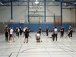 Foto der Sportprofilklasse 8ds bei der Schulsportassistenz-Ausbildung in Hesel (Mai 2023)