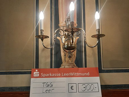 Foto des Schecks über 300 EUR (Dezember 2022)