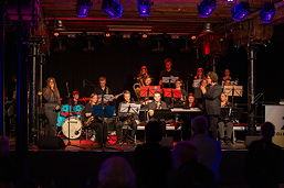 Foto vom Auftritt der Bigband „The Groove Gang“ bei der Lions-Benefizparty am 03.11.2023