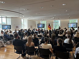 Foto vom Besuch des 9. Jahrgangs im Landtag Hannover (September 2023)