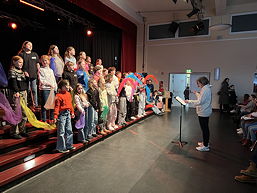 Das Foto zeigt Szenen vom Grundschulinformationstag am TGG 2024.