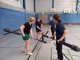 Das Foto zeigt Schülerinnen und Schüler der 8ds bei der Schulsportassistenz-Ausbildung in Hesel im März 2024.