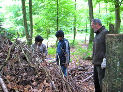 Foto vom Arbeitseinsatz der 8dn und 8g 2009/10 des TGG auf Gut Stikelkamp