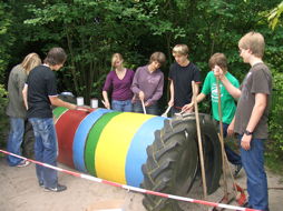 Foto vom Arbeitseinsatz der 9a in der Kindertagesstätte Loga