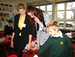 Theresa und Silke in der Pickhurst Primary School