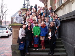 Foto mit dem Bürgermeister vor dem Rathaus in Leer