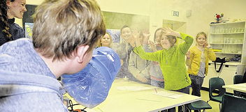 Foto von der MINT-Tour 2018 des TGG an der Grundschule Weener